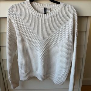 H&M White Sweater M